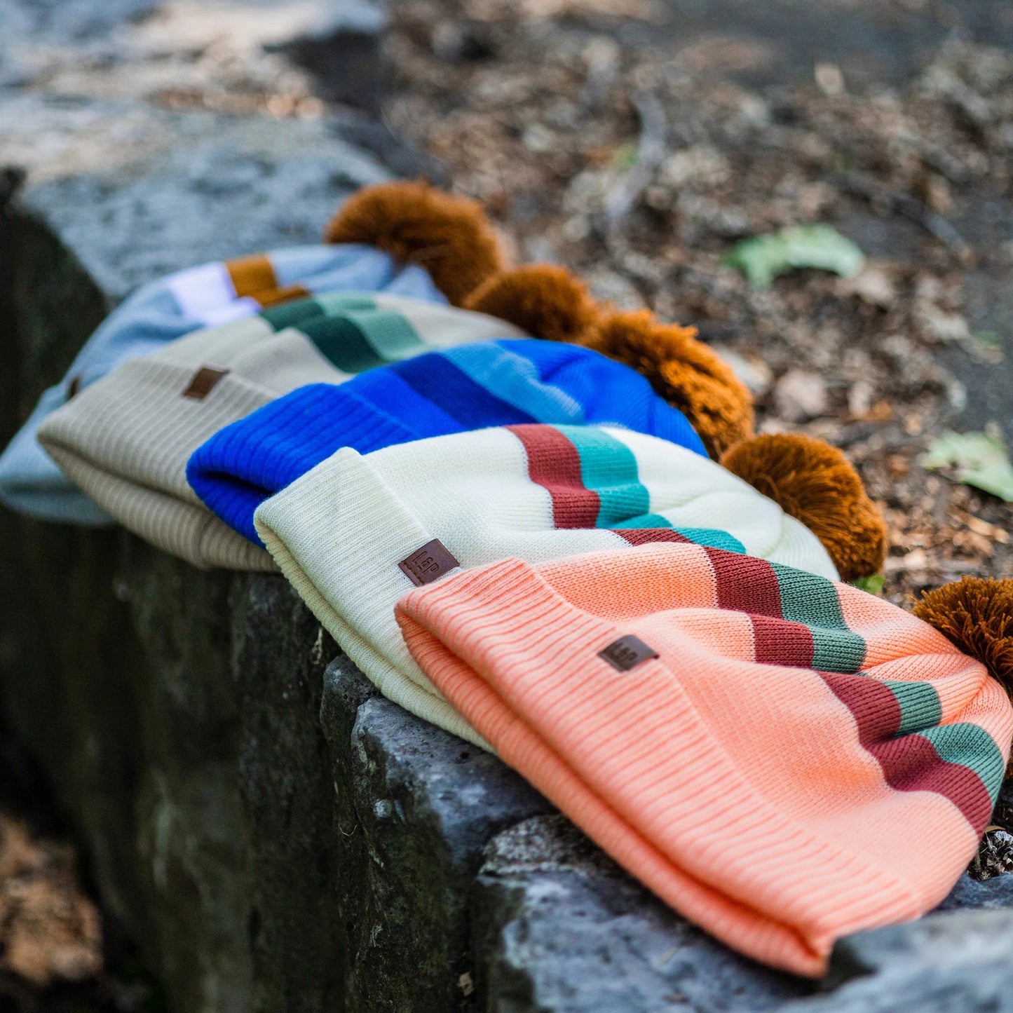 TUQUE EN TRICOT (WHISTLER '22 ROSE) (5-8ans)